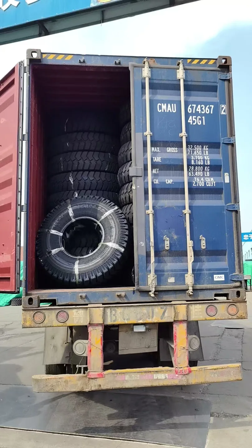 Contenedor de neumáticos listo para transporte